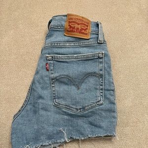high rise levi shorts